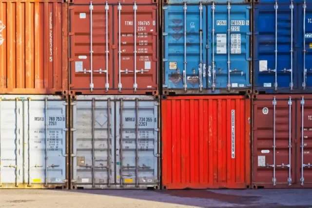 Ile trwa transport morski z Chin do Polski?